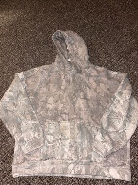 Hollister Men's Light Gray Camouflage Crewneck Hoodie